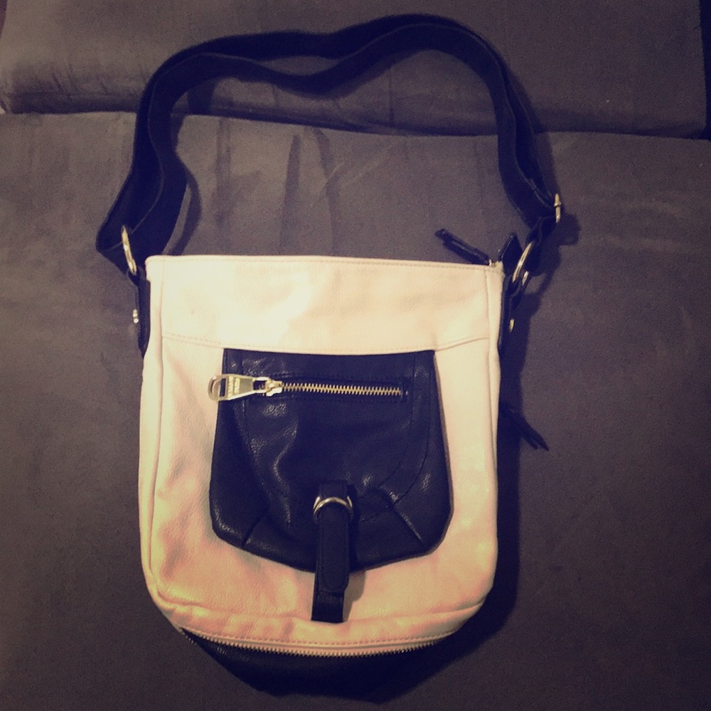 Black and cream steve madden shoulder bag